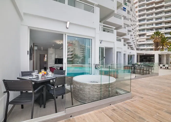 Ponderosa Next To The Pool With Big Terraces Close To The And Siam Park