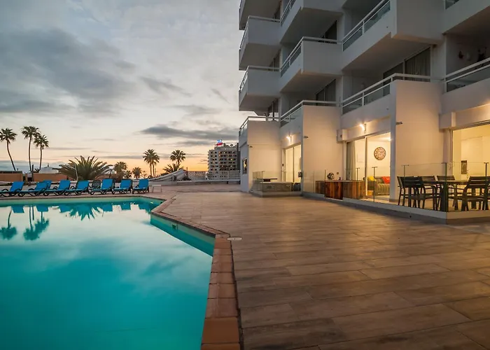 Ponderosa Next To The Pool With Big Terraces Close To The And Siam Park