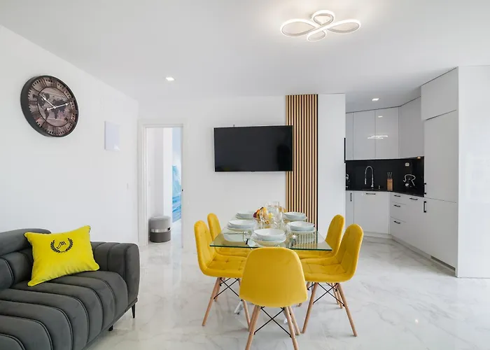 Ponderosa Next To The Pool With Big Terraces Close To The And Siam Park