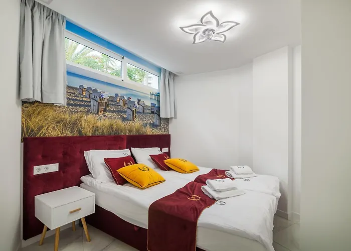 Ponderosa Next To The Pool With Big Terraces Close To The And Siam Park *