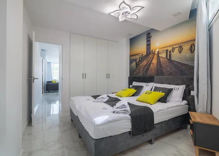 Ponderosa Next To The Pool With Big Terraces Close To The And Siam Park *