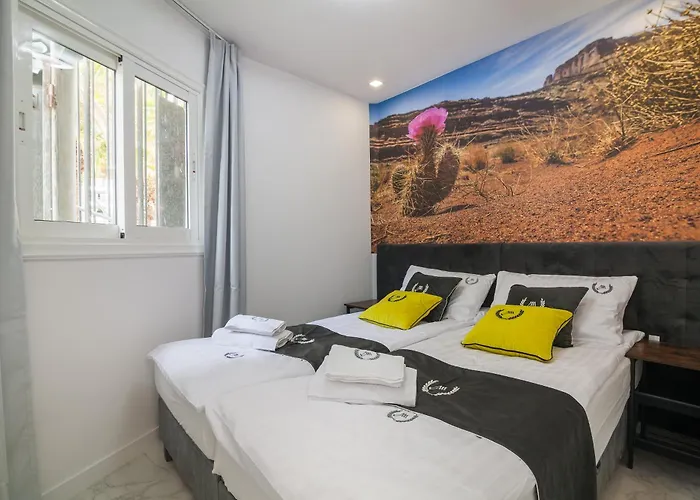 Ponderosa Next To The Pool With Big Terraces Close To The And Siam Park